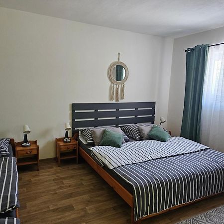 Penzion A Pizzerie Na Zalozne Kobyli Экстерьер фото