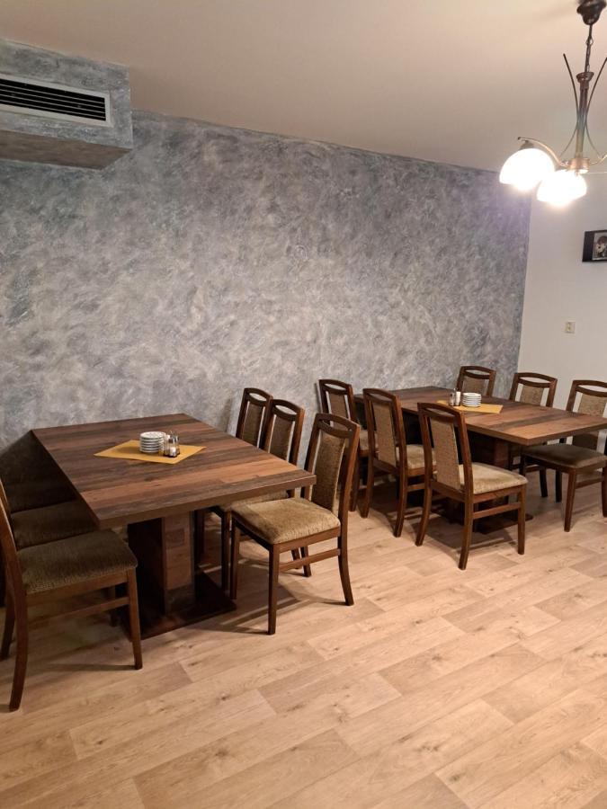 Penzion A Pizzerie Na Zalozne Kobyli Экстерьер фото