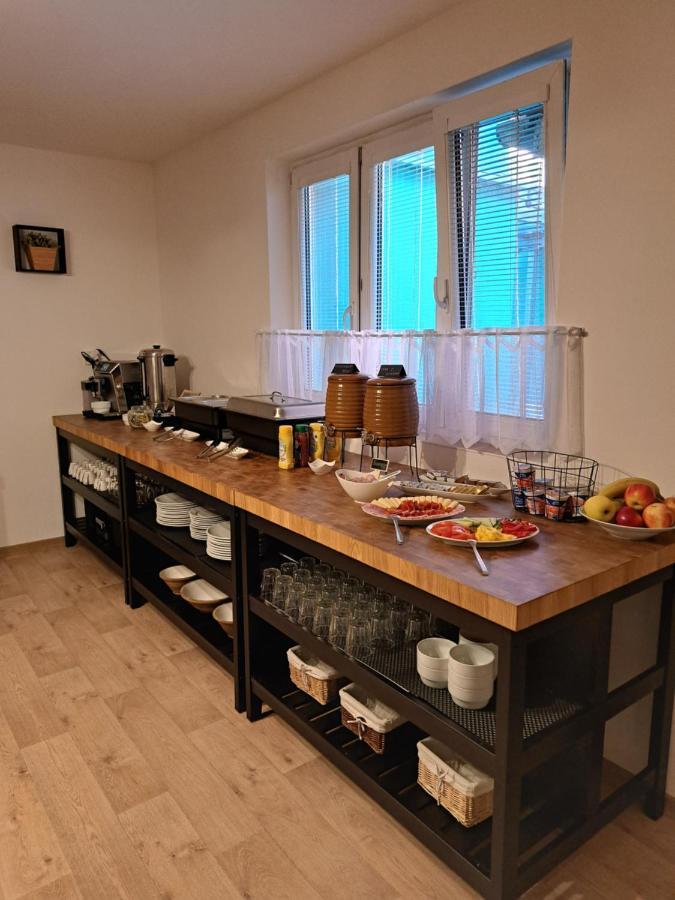 Penzion A Pizzerie Na Zalozne Kobyli Экстерьер фото