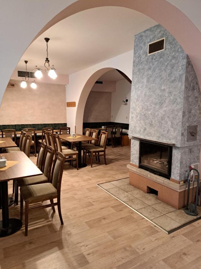 Penzion A Pizzerie Na Zalozne Kobyli Экстерьер фото