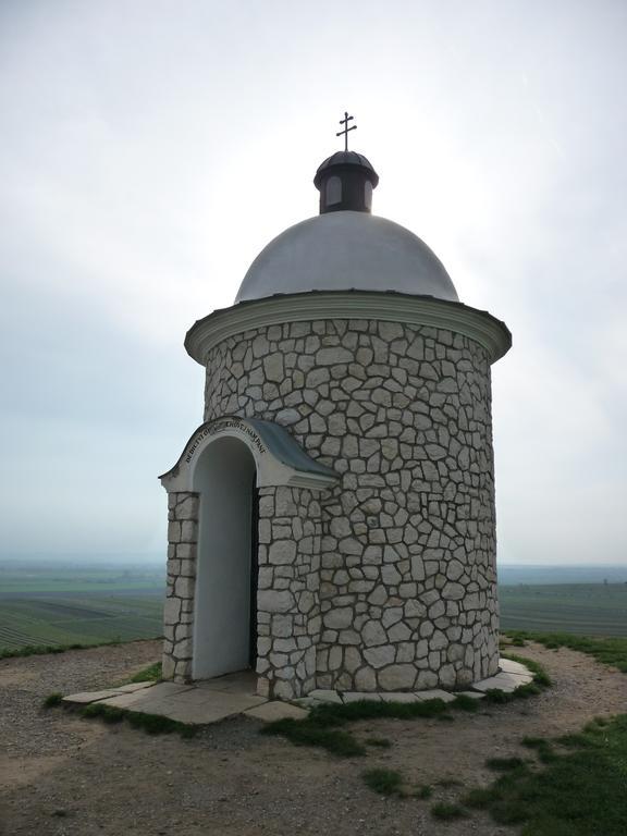 Penzion A Pizzerie Na Zalozne Kobyli Экстерьер фото